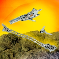 Робот &laquo;Истребитель&raquo;, трансформируется, с элементами из металла