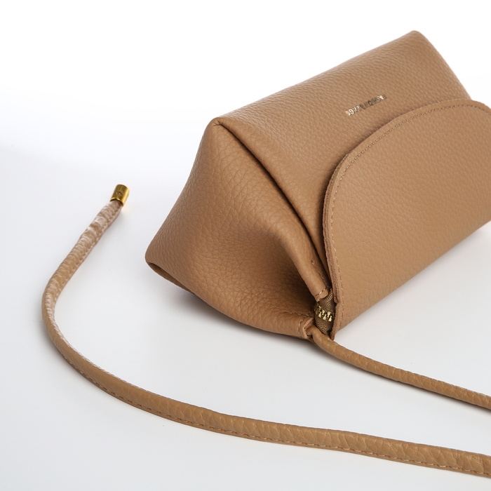 Сумка женская мессенджер на магните, цвет бежевый