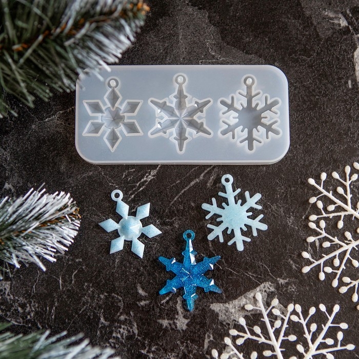 Форма силиконовая универсальная, подвеска &laquo;Снежинки&raquo; 3 в 1, размер от 5,2 до 5,6 см