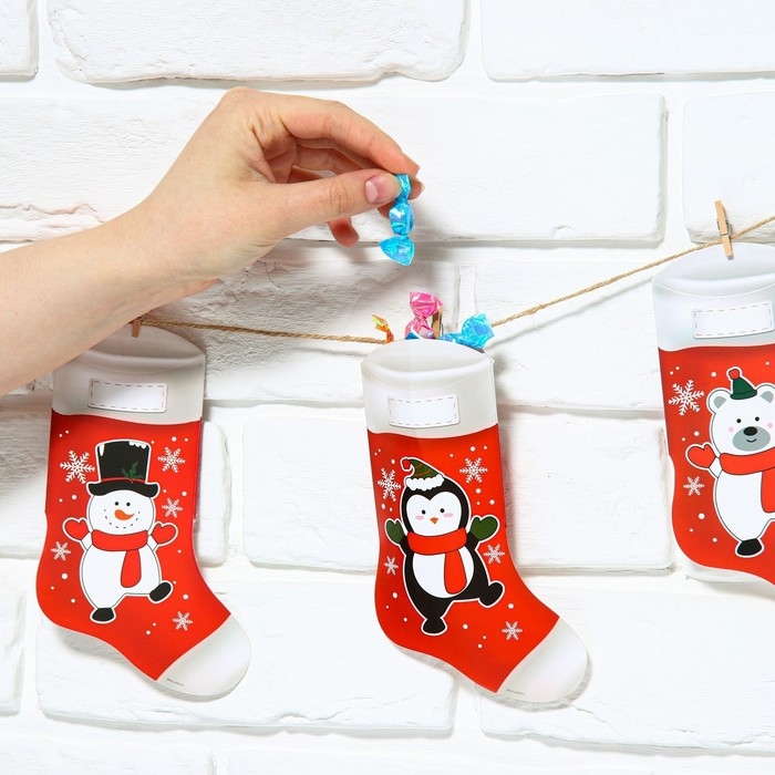 Гирлянда с прищепками новогодняя &laquo;Новогодние носочки&raquo;, на Новый год, красная, длина 1.5 м.