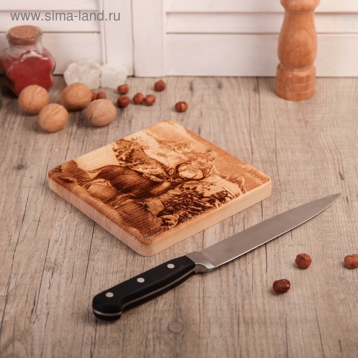 Доска из массива кедра &laquo;Олень&raquo;, квадратная, 18 &times; 18 см