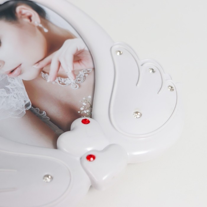 Фоторамка пластик 10х15 см Фоторамка пластик 10х15 см "Два лебедя с сердечками" белая 14,5х18,5 см