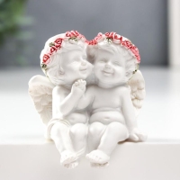 Сувенир полистоун "Белоснежные ангелочки в розовых венках, милуются" 6х5,5х4 см