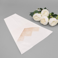 Пакет конус для цветов, крафт+ пленка, 30+11х42см±1см, белая Пакет конус для цветов, крафт+ пленка, 30+11х42см±1см, белая