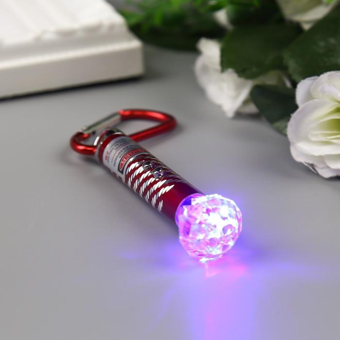 Фонарик+лазер на карабине 4 режима Фонарик+лазер на карабине 4 режима "Чёрточки" МИКС 8х1,9х1,9 см