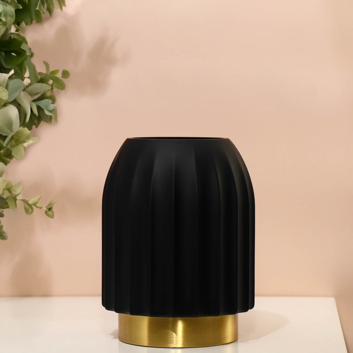 Ваза для цветов «Делиция» из черного стекла 22 х 16 х 16 см Ваза для цветов «Делиция» из черного стекла 22 х 16 х 16 см