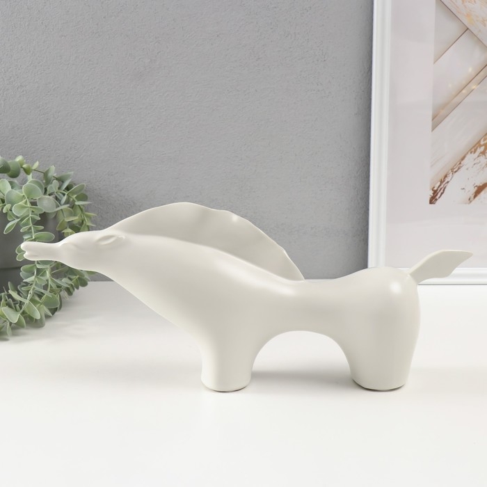 Сувенир керамика Сувенир керамика "Целеустремленный конь" белый 7х39,5х17 см