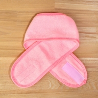 Набор банный, в косметичке, 8 предметов (полотенце 70 &times; 140 см, бутылочки 3 шт, баночки 2 шт, повязка на голову, лопатка) , цвет белый/розовый