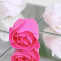 Мыльные розочки, фуксия и белые, набор 9 шт. Мыльные розочки, фуксия и белые, набор 9 шт.