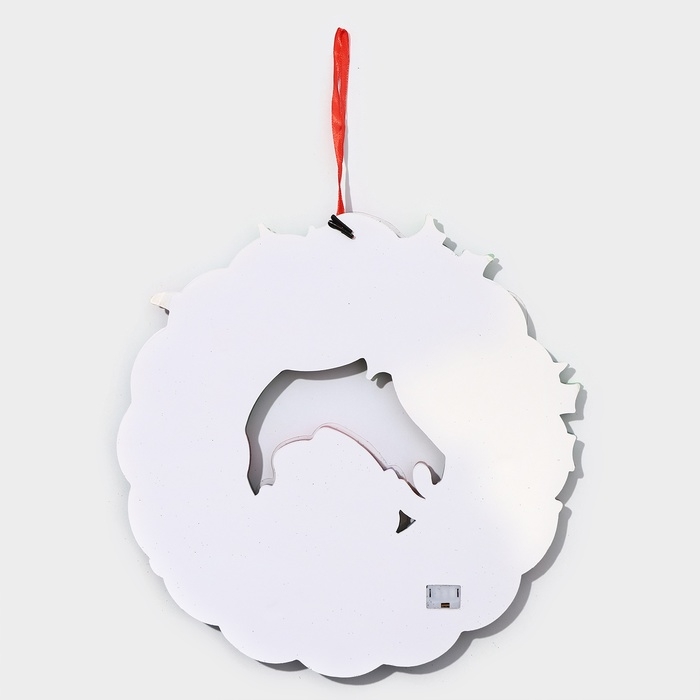 Декоративное светящиеся украшение (подвеска) Декоративное светящиеся украшение (подвеска) "Новогодний венок" 32х31 см