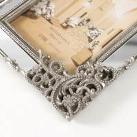 Фоторамка полистоун 10х15 см "Цветы и витиеватый узор" серебро с зеркалом 15,9х1,7х20,5 см 987726 Фоторамка полистоун 10х15 см "Цветы и витиеватый узор" серебро с зеркалом 15,9х1,7х20,5 см 987726