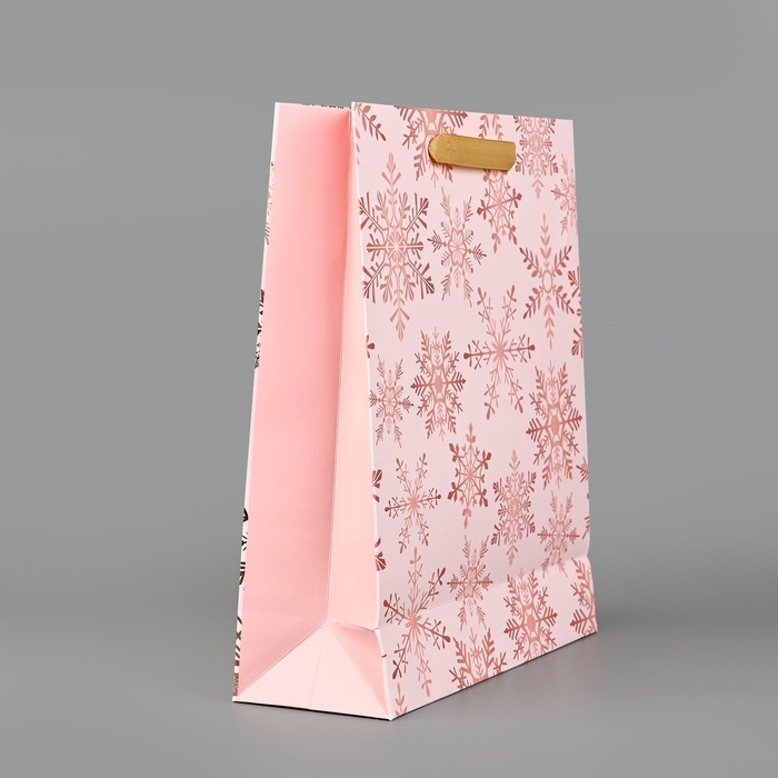 Пакет подарочный новогодний ламинированный &laquo;Вьюга&raquo;, тиснение, M 30 х 26 х 9 см, Новый год