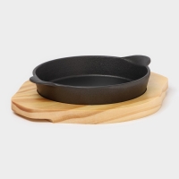 Сковорода &laquo;Круг с ручками&raquo;, d=15,5 см, на деревянной подставке