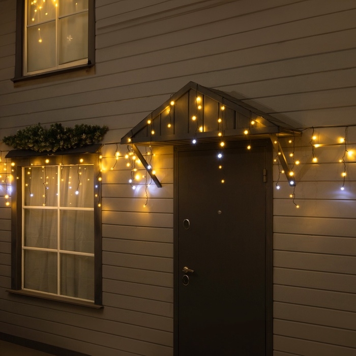 Гирлянда «Бахрома» 12 × 0.7 м, IP44, УМС, тёмная нить, 240 LED, свечение тёплое белое, мерцание, 220 В Гирлянда «Бахрома» 12 × 0.7 м, IP44, УМС, тёмная нить, 240 LED, свечение тёплое белое, мерцание, 220 В