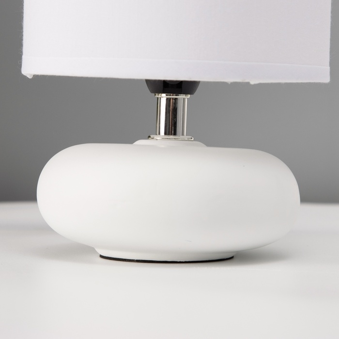 Настольная лампа "Ассенса" Е14 40вт белый 13х13х22 см