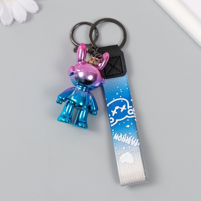 Брелок пластик с карабином, ремешком Брелок пластик с карабином, ремешком "Зайчик космонавт" голография 2,7х3,5х6,4 см