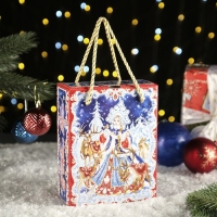 Новый год. Подарочная коробка "Сувенирный" в красном, 16,5 х 7 х 20,8см.