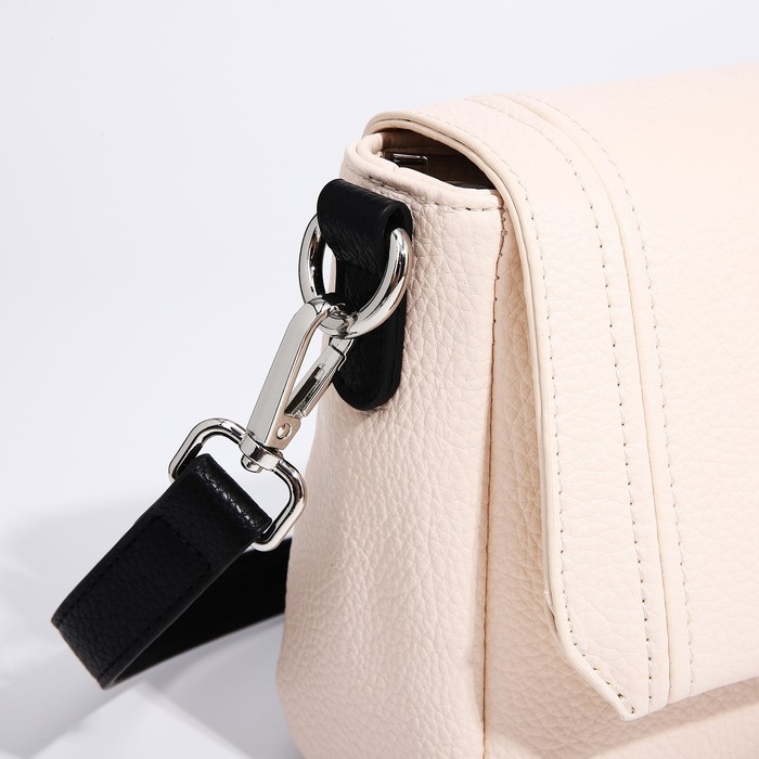 Сумка-мессенджер на магнитах, цвет бежевый