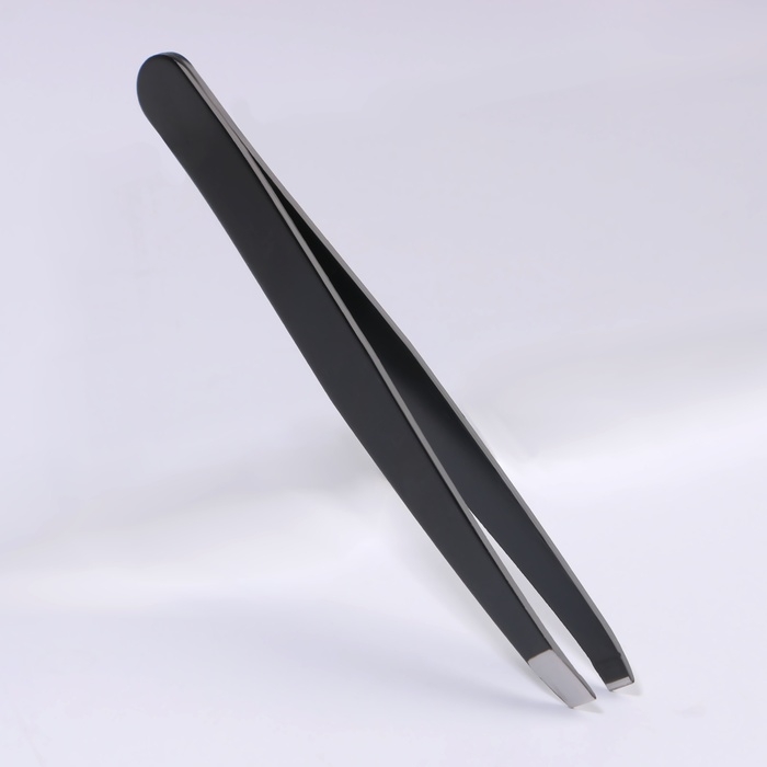 Пинцет скошенный, широкий, 9,5 см, цвет чёрный Пинцет скошенный, широкий, 9,5 см, цвет чёрный