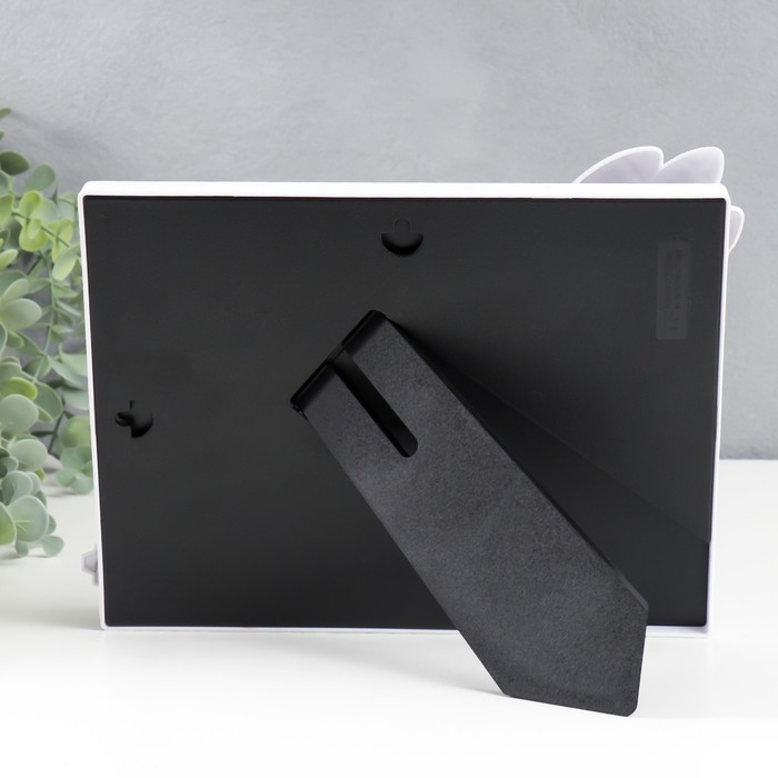 Фоторамка пластик 12х17 см Фоторамка пластик 12х17 см "Космонавт и ракеты" белая с золотом 19,5х24,5 см