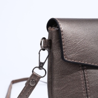 Сумка-клатч на магните, длинный ремень, цвет бронзовый Сумка-клатч на магните, длинный ремень, цвет бронзовый