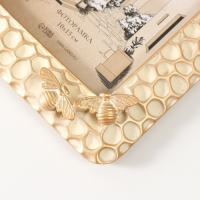 Фоторамка полистоун 10х15 см "Пчёлы и соты" белая с золотом 15х2,2х20 см