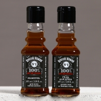 Подарочный набор косметики &laquo;Крутой мужик&raquo;, гель для душа и шампунь для волос во флаконах виски, 2 х 100 мл, Новый Год