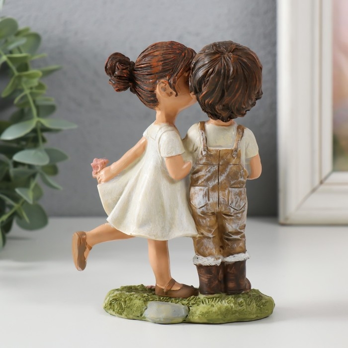 Сувенир полистоун Сувенир полистоун "Малыши на прогулке - первый поцелуй" 9,5х4,5х12,5 см