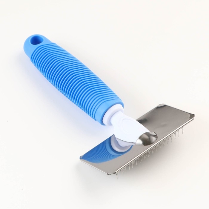 Пуходерка без капель с рифленой резиновой ручкой 9 х 15 см, бело-голубая Пуходерка без капель с рифленой резиновой ручкой 9 х 15 см, бело-голубая