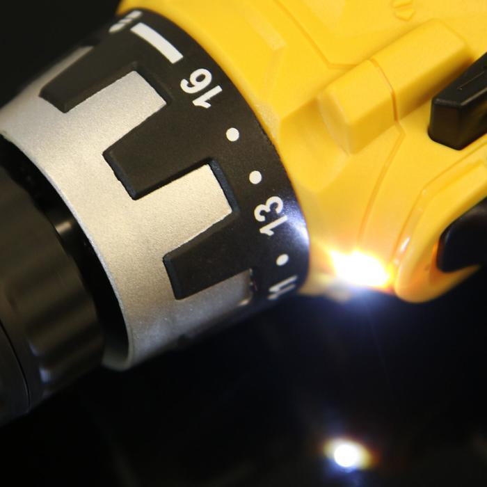 Шуруповерт ТУНДРА, патрон БЗ до 10 мм, подсветка, Ni-Cd 800 mAh 12V, 550 об/мин, 10 Н*м Шуруповерт ТУНДРА, патрон БЗ до 10 мм, подсветка, Ni-Cd 800 mAh 12V, 550 об/мин, 10 Н*м