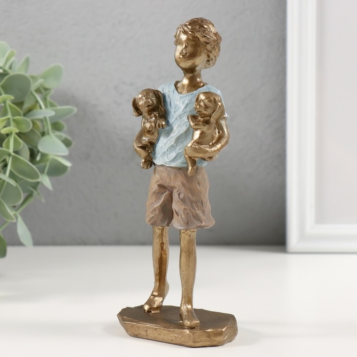 Сувенир полистоун "Мальчик со своими любимцами - щенками" 7,5х4,5х16,5 см