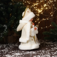 Снегурочка "В шубке с бусинками и в кокошнике" двигается, с подсветкой, 30х18 см, золото Снегурочка "В шубке с бусинками и в кокошнике" двигается, с подсветкой, 30х18 см, золото