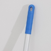 Рукоятка алюминиевая, 123 см, d=2,1 см, с отверстием под клипсу Рукоятка алюминиевая, 123 см, d=2,1 см, с отверстием под клипсу