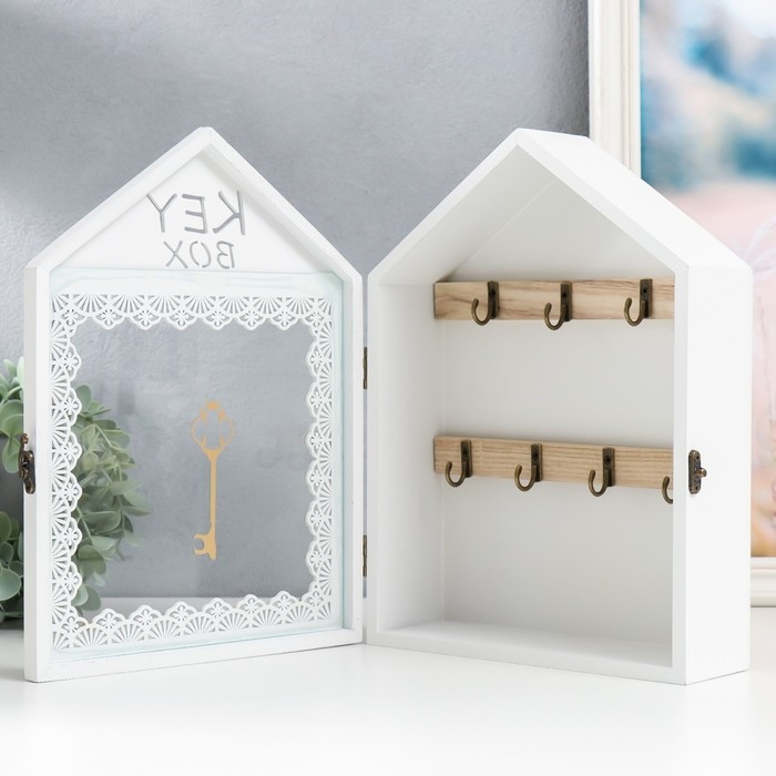 Ключница дерево 7 крючков "Дом. Узоры. Ключ" белая с золотом 22х8х30 см