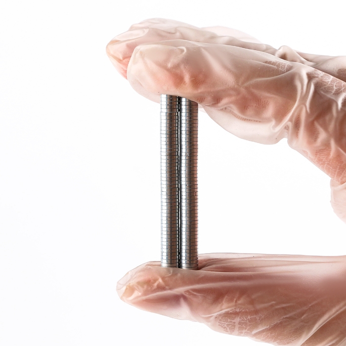 Магнит неодимовый , размер 1 шт. &mdash; 5 &times; 5 &times; 1 мм, набор 100 шт.