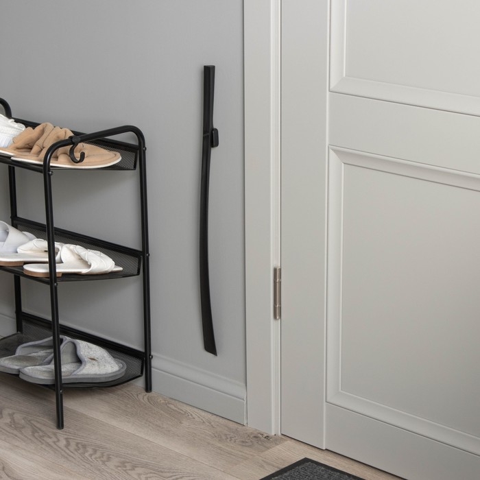 Ложка для обуви с магнитным держателем, 61,5×4,1×2 см, цвет черный Ложка для обуви с магнитным держателем, 61,5×4,1×2 см, цвет черный