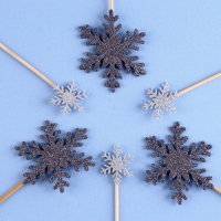 Набор шпажек и топперов «Снежинки», 2 размера, в наборе 6 шт. Набор шпажек и топперов «Снежинки», 2 размера, в наборе 6 шт.