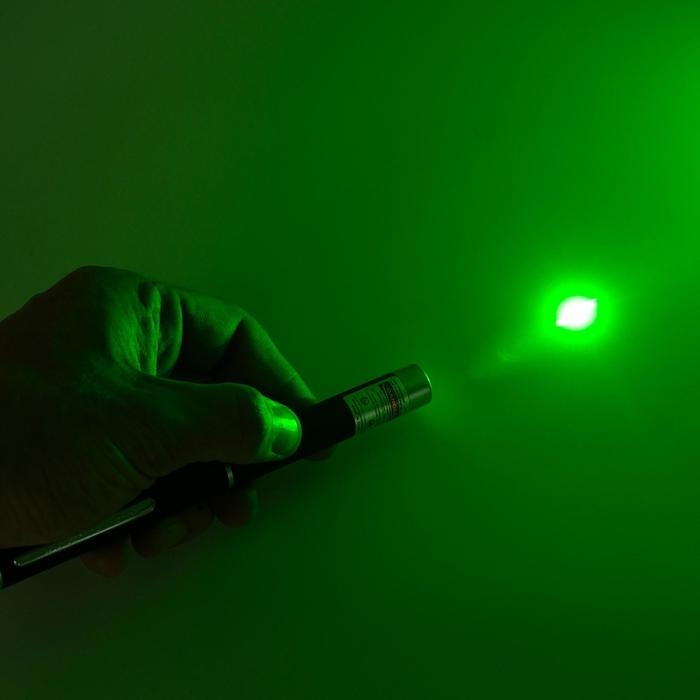 Лазерная указка, дальность 1000 м, 532 нм, 2 ААА, 15 х 1.5 см, зеленый луч Лазерная указка, дальность 1000 м, 532 нм, 2 ААА, 15 х 1.5 см, зеленый луч