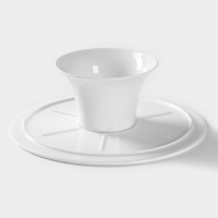 Тортовница фарфоровая на ножке, 25&times;9 см