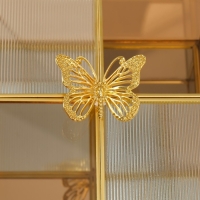 Шкатулка стекло с металлическим каркасом "Бабочка" квадрат карамель 15х15х8,3 см Шкатулка стекло с металлическим каркасом "Бабочка" квадрат карамель 15х15х8,3 см