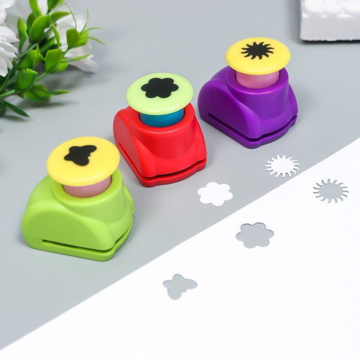 Набор фигурных дыроколов в сундучке для обработки края, 10 шт МИКС Набор фигурных дыроколов в сундучке для обработки края, 10 шт МИКС