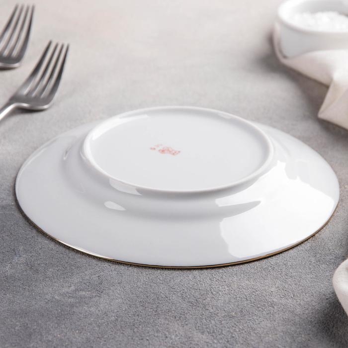 Тарелка фарфоровая &laquo;Бомонд&raquo;, d=17,5 см, цвет белый с золотой отводкой