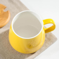 Кружка керамическая «Смайл», 350 мл, с деревянной крышкой и ложкой, цвет и рисунок МИКС Кружка керамическая «Смайл», 350 мл, с деревянной крышкой и ложкой, цвет и рисунок МИКС