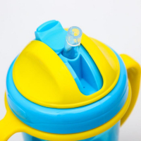 Поильник детский с силиконовой трубочкой, 300 мл., с ручками, цвет голубой Поильник детский с силиконовой трубочкой, 300 мл., с ручками, цвет голубой