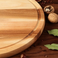 Менажница деревянная "Инь-Янь", с разделочной доской, d-35 см, массив ясеня Менажница деревянная "Инь-Янь", с разделочной доской, d-35 см, массив ясеня