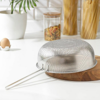 Дуршлаг из нержавеющей стали «Марко», d=25 см, длинная ручка, цвет хромированный Дуршлаг из нержавеющей стали «Марко», d=25 см, длинная ручка, цвет хромированный