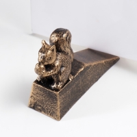 Стоппер дверной чугун "Белочка" золотая патина 11х4х14 см Стоппер дверной чугун "Белочка" золотая патина 11х4х14 см