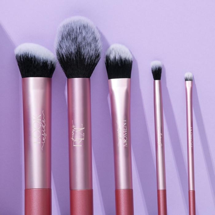 Набор для макияжа Charming: кисти 5 шт и спонж