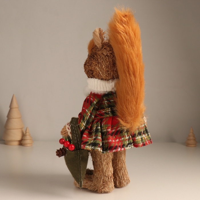 Декор Декор "Белочка в зимнем платье с сумочкой" 29,5х16х10 см