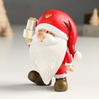Сувенир полистоун "Дед Мороз в красном колпаке с сердцем, с подарком в руке" МИКС 5х8х10 см 949887 Сувенир полистоун "Дед Мороз в красном колпаке с сердцем, с подарком в руке" МИКС 5х8х10 см 949887